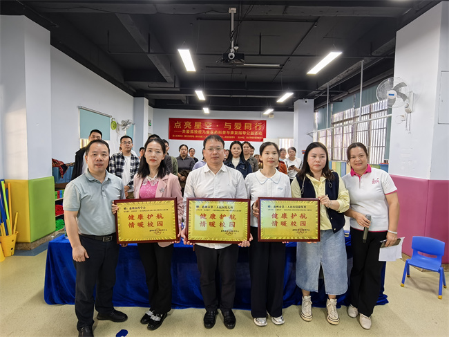 ǿա밮ͬСذ¶֢ͯҽҩ뿵..